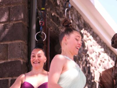 Tempo Saint-Leu galapiat cirque Elice et Milla suspendues par les cheveux