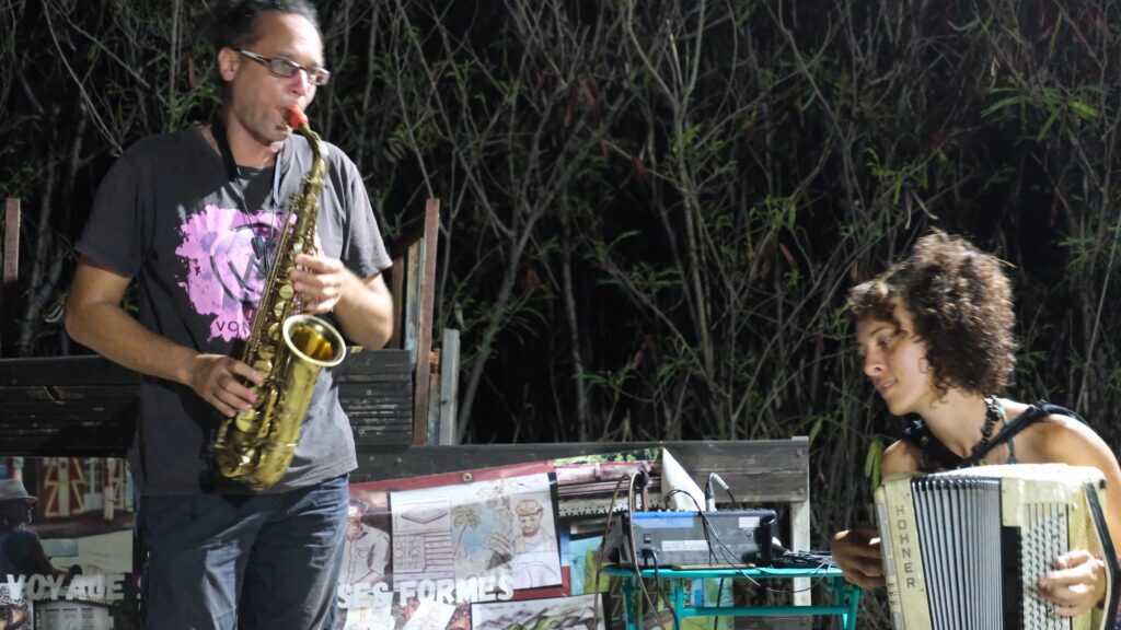 fête anniversaire un an parallèle sud les yourtes en scène saint-leu