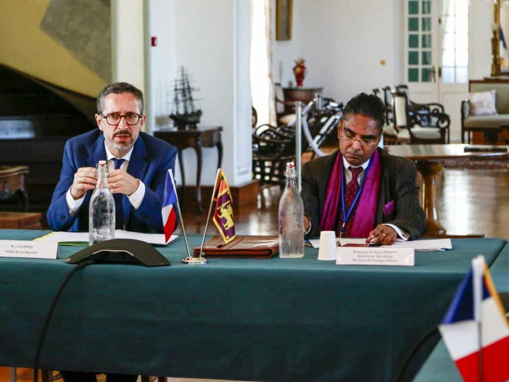 Séminaire France Sri Lanka avec le préfet Jérome Filippini le secrétaires du ministère des affaires étrangère prof Saj U Mendis