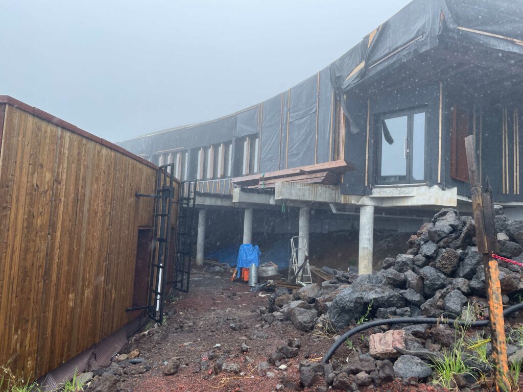 Chantier de l'éco-gîte du volcan