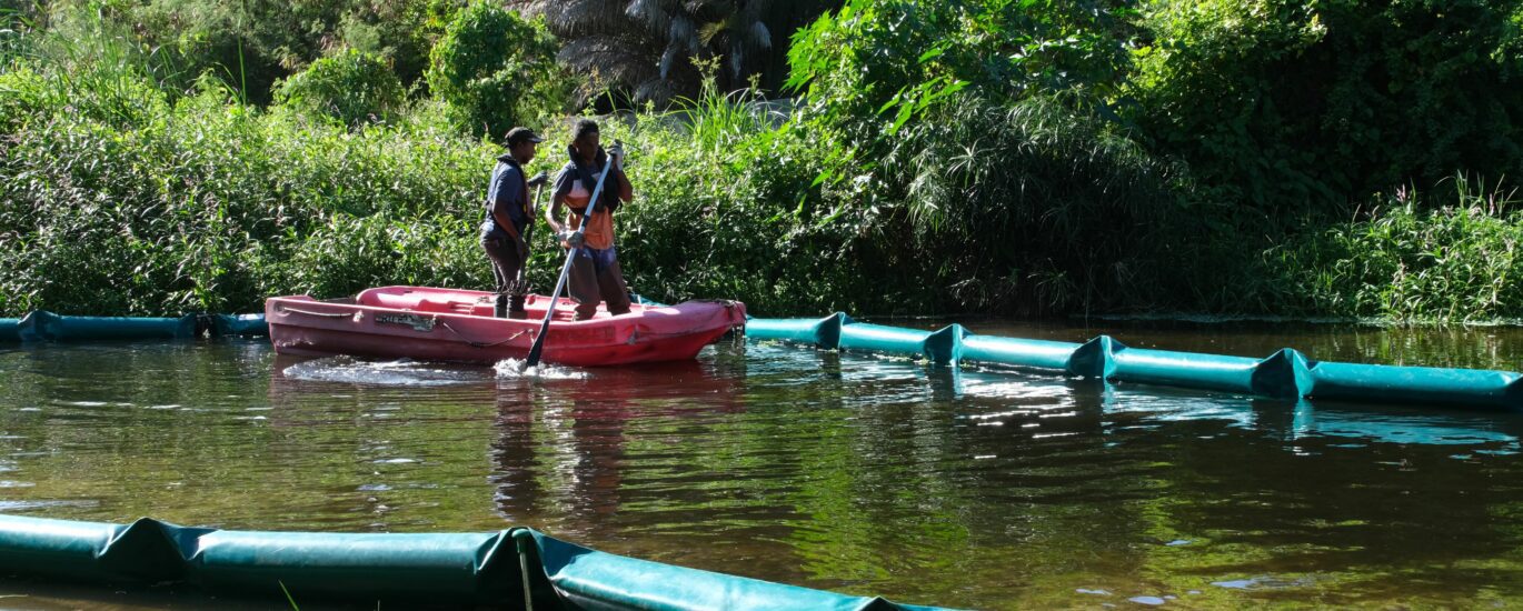 barrage flottant Gemapi lutte contre EEE espèces exotiques envahissantes salade d'eau ravine l'Ermitage TO