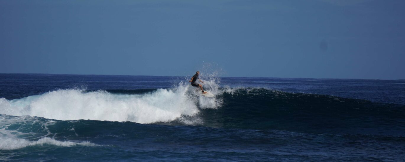 Surf mer océan vague gauche de Saint-Leu