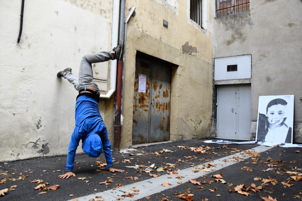 Autrement qu'ainsi Cie Yann Lheureux (France) Cie Danse en l'R festival des Arts de la Marge