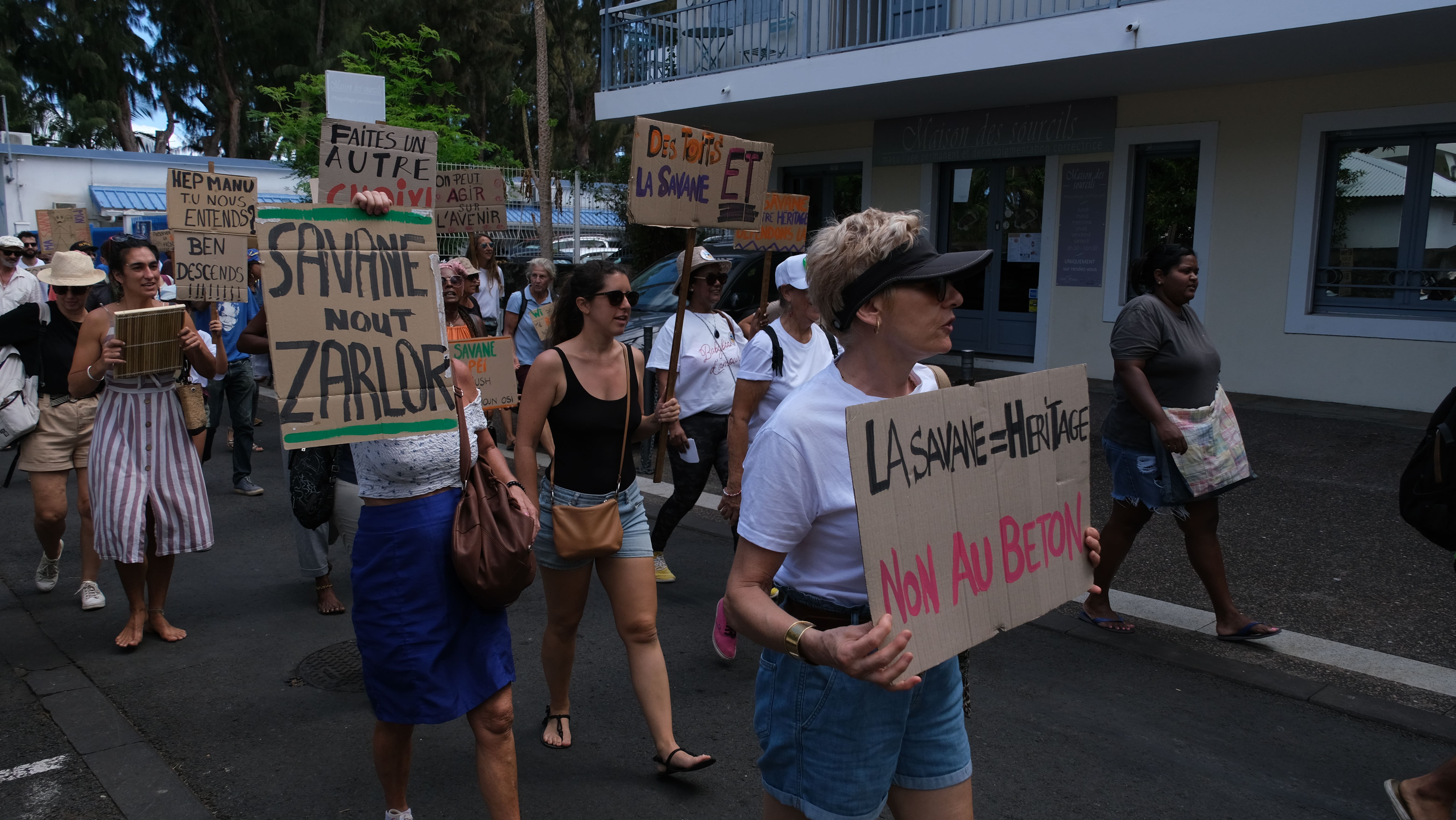 Manifestation Protège nout savane Saint-Paul