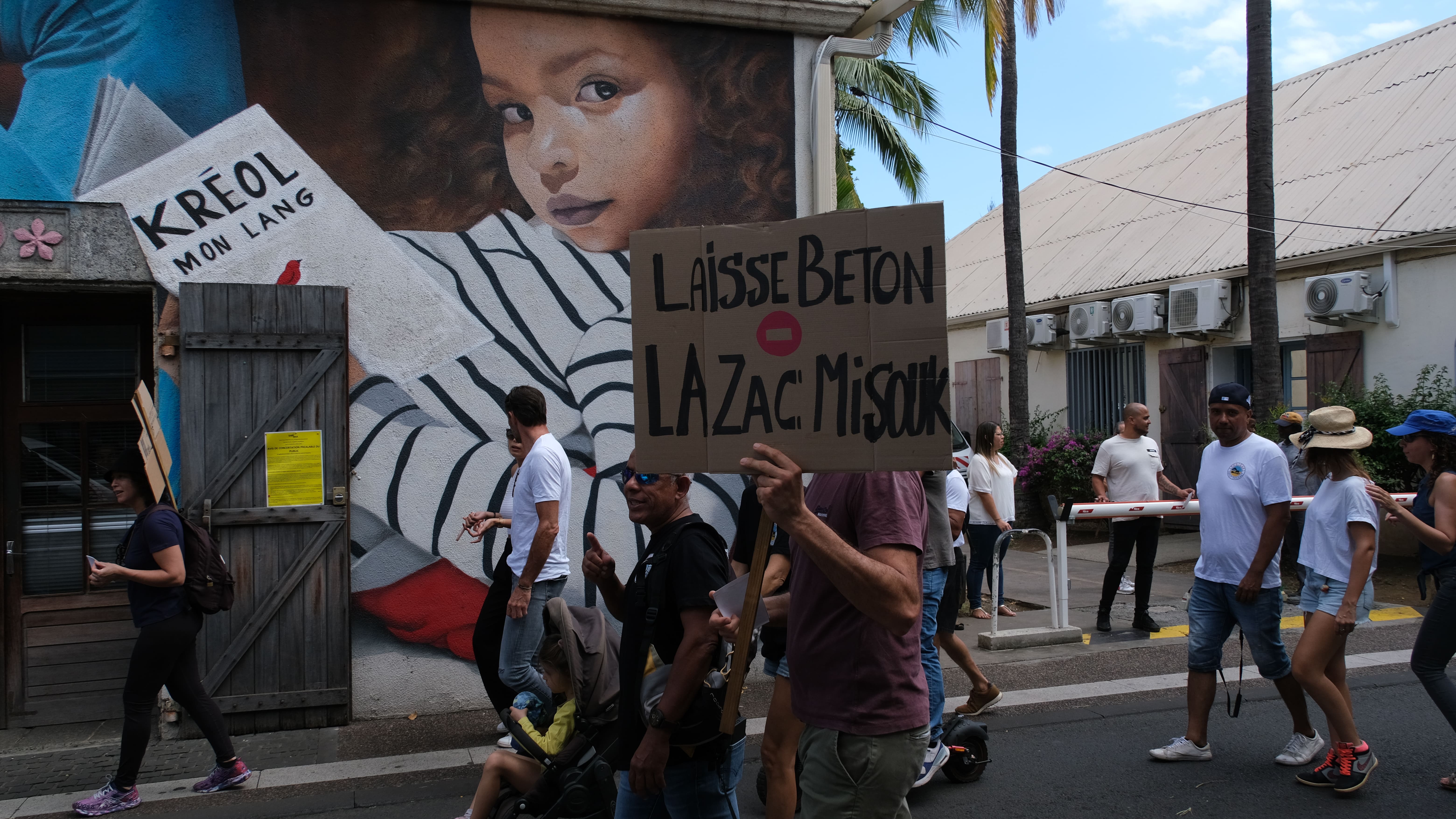 Manifestation Protège nout savane Saint-Paul