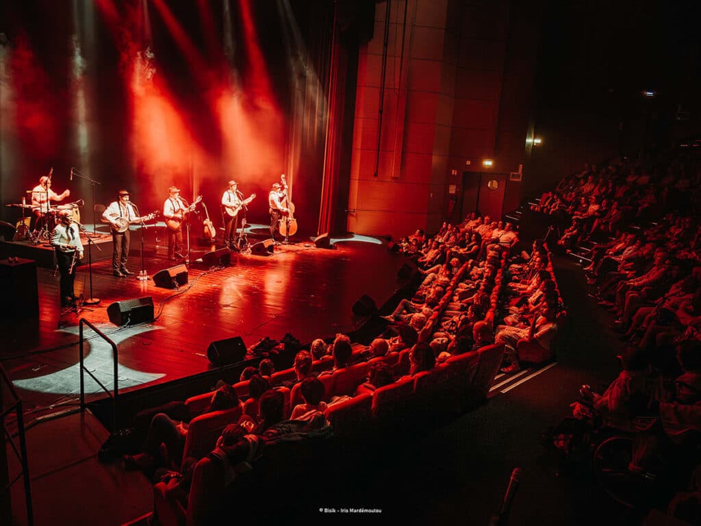 Pat Jaune salle Granmoun Lélé avec le Bisik