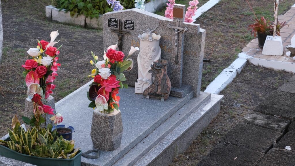 Muta décès assurance mort obsèques cimetière marin Saint-Paul