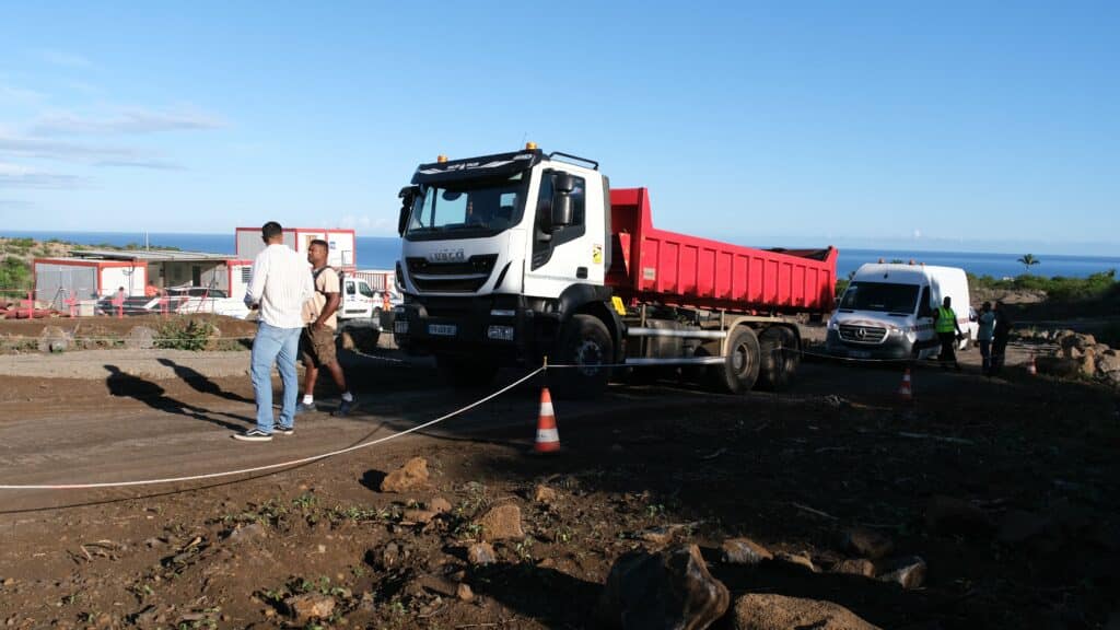 manifestation Emmanuel Dorla blocage chantier Zac Renaissance Tamarins Plateau-Caillou