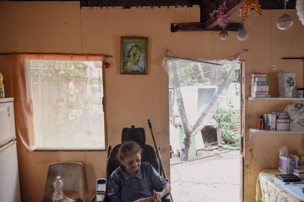 Madame Itema, chez elle quelques heures avant l'arrivée du cyclone Garance.