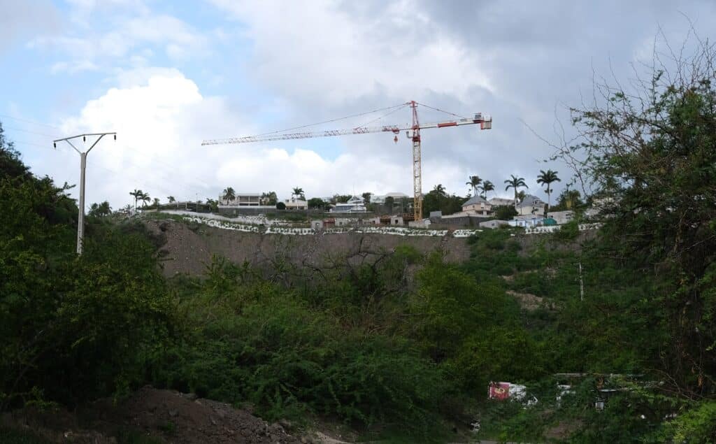 Saint-Gilles inondation Garance travaux Cap d'Anjou grue