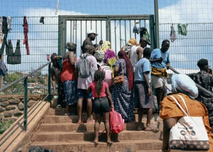 Mise à l'abri partielle de demandeurs d'asile organisée par la préfecture de Mayotte.