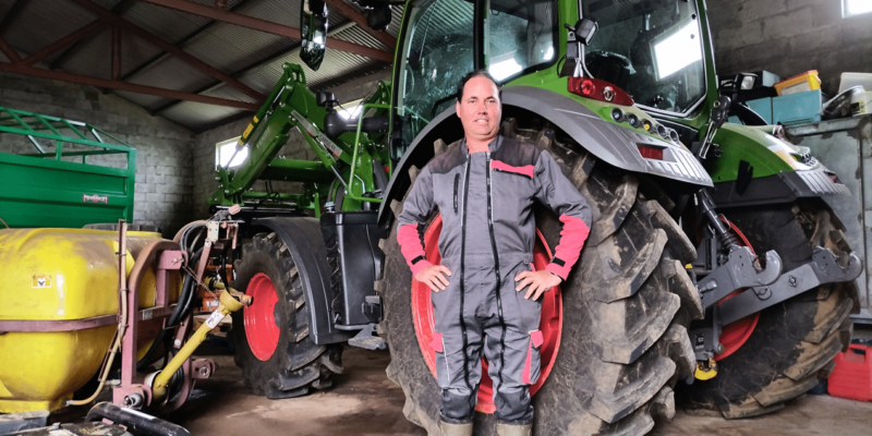 Yanis Smith, éleveur à la Plaine des Cafres, attend toujours le versement de son aide Feader. (Mars 2025, photo JSG)