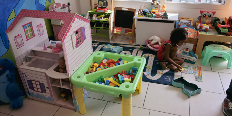 Les enfants ont accès à une grande diversité de jeux et livres. Un plus pour de nombreux parents.