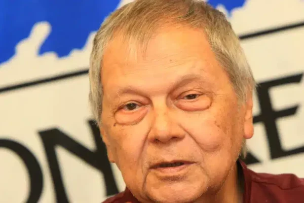 Paul Vergès président de la Région de 1998 à 2010. (Photo : collection privée)