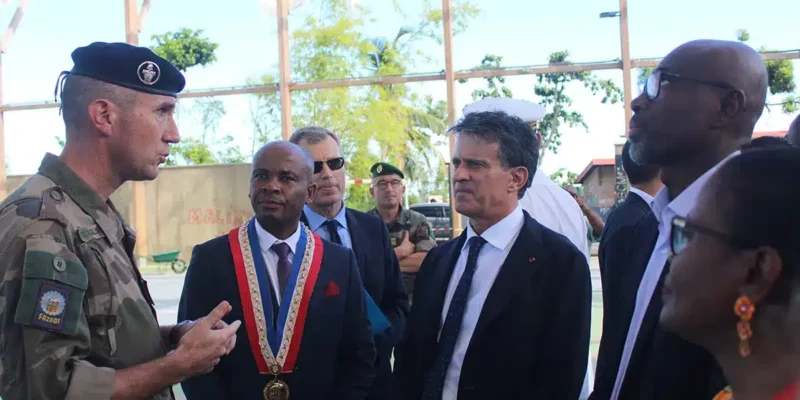Manuel Valls en visite à Mayotte (Photo : Mayotte Hebdo)