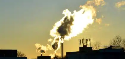 Photo by Daniel Gimbel on Unsplash Le projet d'extraction de gaz fossile de TotalEnergie au Mozambique constitue une menace pour les habitants des îles du Sud-Ouest de l'Océan Indien, qui doivent obtenir son abandon définitif.